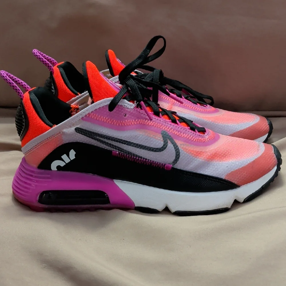 Nike Air Max 2090 Pink and Black Shoes - Picture 1 of 9